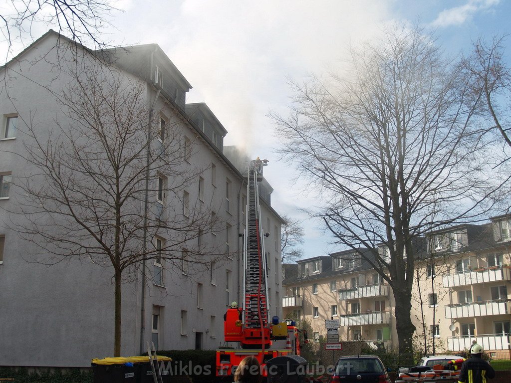Dachgeschossbrand Koeln Muelheim Duennwalderstr  051.JPG